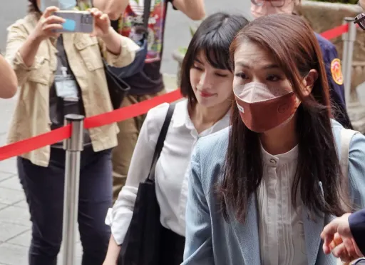 高虹安涉貪案開放旁聽 四叉貓手刀搶到2場