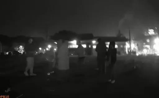 移工群聚林口竹林山观音寺 见警消鸟兽散!违法放鞭炮迎接新年画面曝