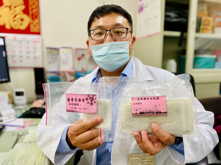 柳營奇美醫院研發改善脹氣的灸療藥布。院方提供