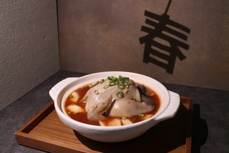 涓豆腐泡菜一隻雞禮盒。業者提供