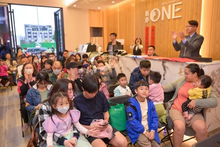 「新亦ONE」於日前(1/20)舉辦感恩茶會，邀請已購客們一同歡樂。(圖/新亦ONE提供)