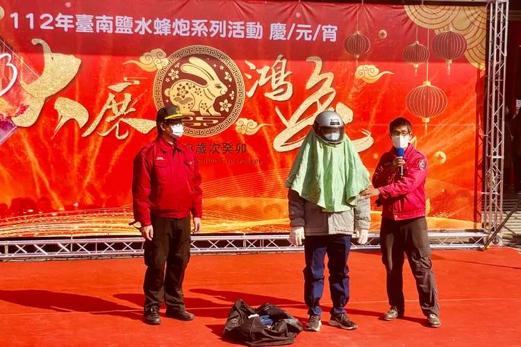 消防局呼籲務必穿好防護裝備。資料照片