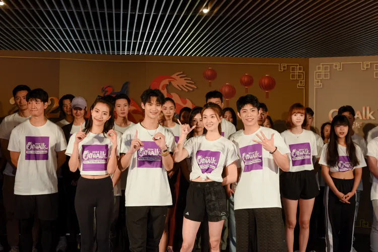 凱渥旗下藝人黃珮琪（左起）、FEniX夏浦洋、胡祖薇、FEniX陳峻廷。凱渥提供
