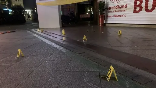 西門商圈清晨爆槍擊案！兩派人馬酒後當街拔槍互射  4人中彈送醫