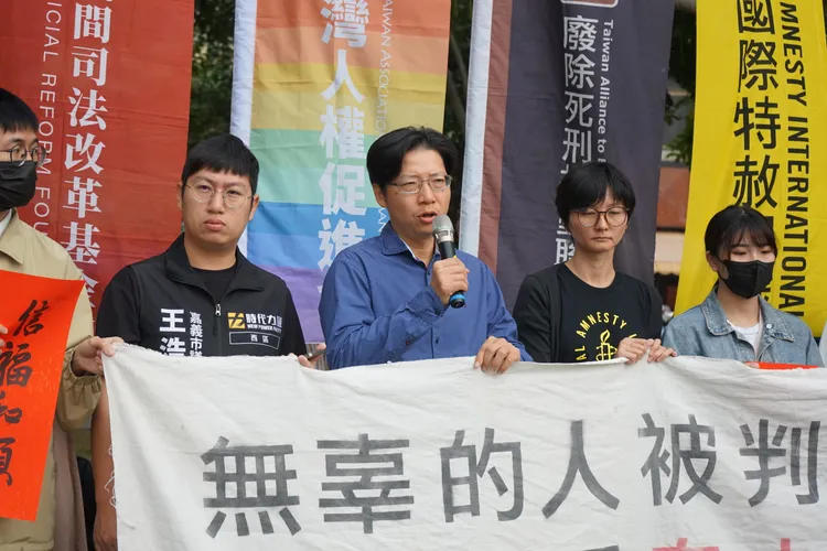 律師伍安泰表示，王信福被法院判死刑，但理由牽強、證據薄弱，判罪程序也有很大的瑕疵。台權會提供