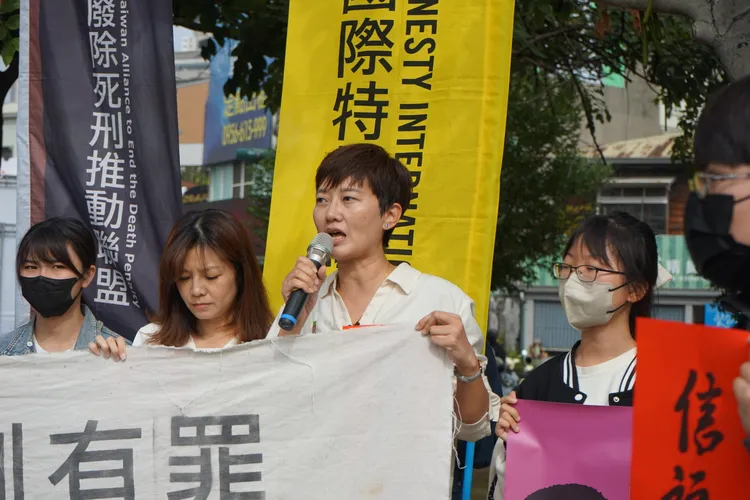 林詩涵說，當我們開心過年的時候，希望大家知道還有人在等待救援。台權會提供