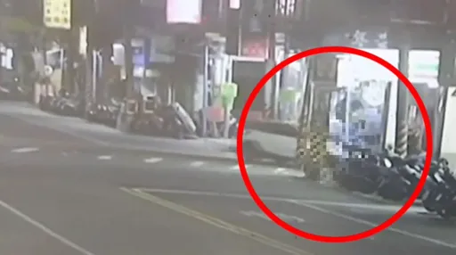 欠20萬搞失蹤！大街遇債主遭駕車撞倒再開扁　警逮暴力雙煞還搜出這東西