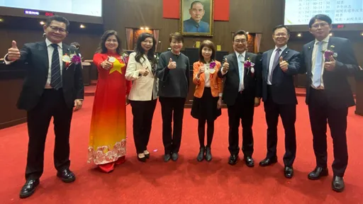 鄉民嗆賭「黃珊珊不到8票我直播吃屎」　1票只差讓眾人朝聖敲碗