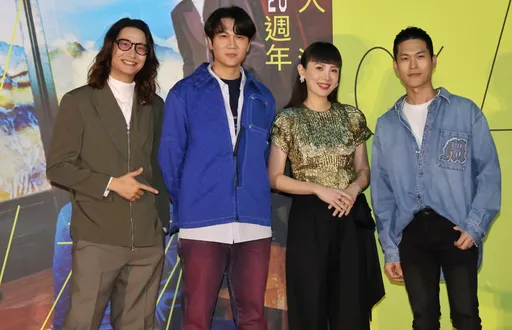 宇宙人睽违4年重返小巨蛋开唱 金曲歌后魏如萱送蛋糕惊喜藏钞票