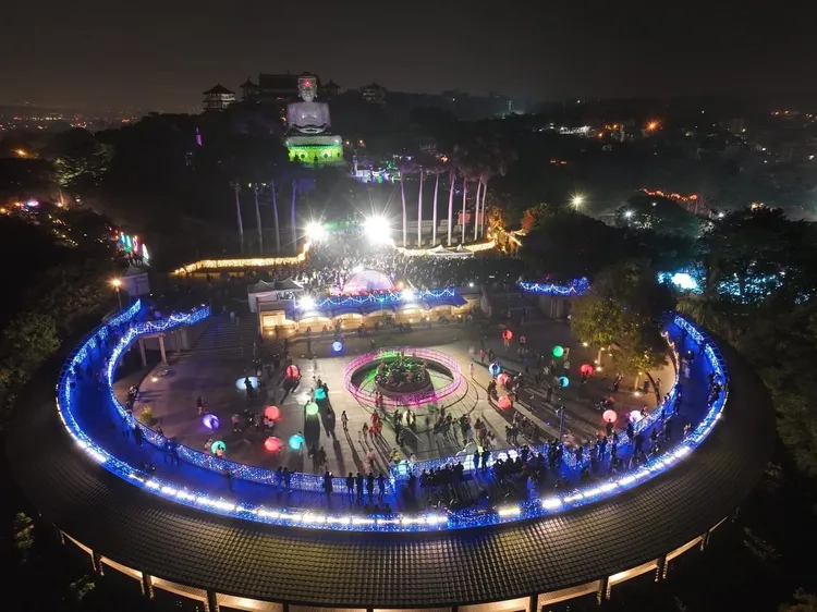 八卦山的「彰化2024月影燈季」即日起持續到3月3日免費開放。縣府提供