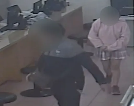 意氣之爭!少女離家3天流連街頭 警扮橋梁助父女消除隔閡