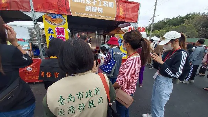 市府將針對台灣燈會美食市集進行不定時稽查。經發局提供