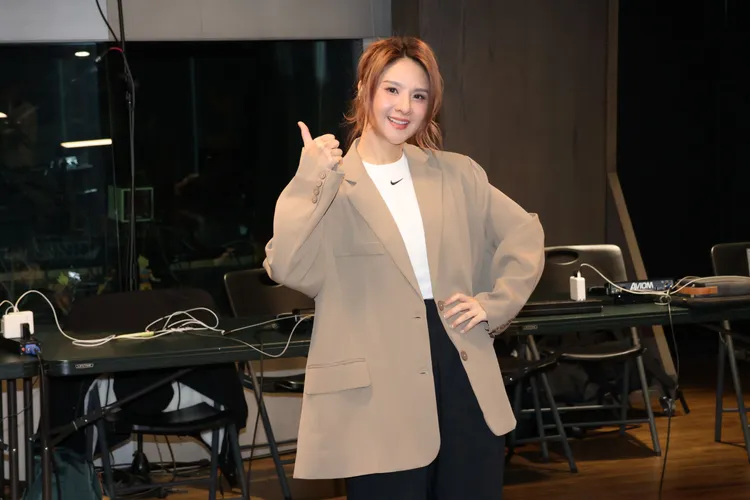 郭靜透露服裝會有小突破。莊宗達攝