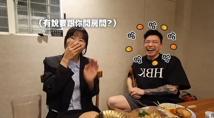 Toyz逗得愛莉莎莎笑不停。翻攝愛莉莎莎的YT