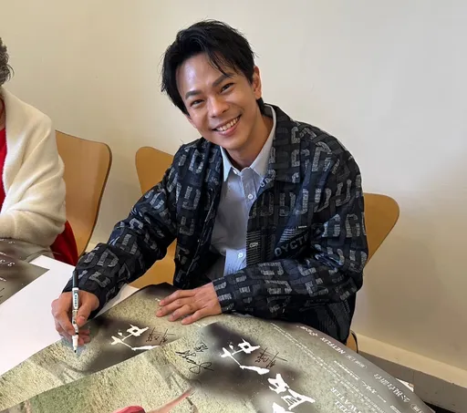 米可白新歡孫綻認愛後首露面 聞親密關係直說「禱告是快樂的」