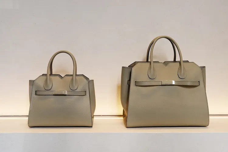 Valextra春夏Milano包款。品牌提供