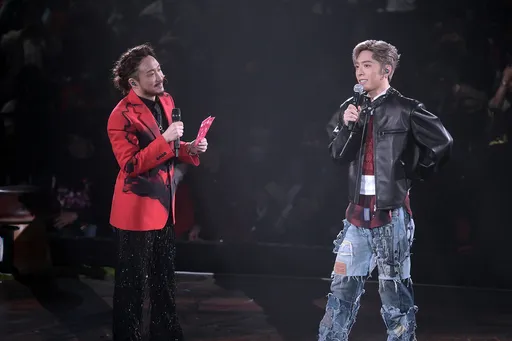 鄭中基紅館開唱 「兒子」來了登台送厚禮