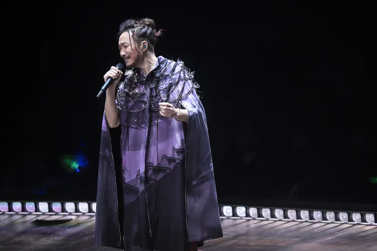 鄭中基紅館開唱。機動娛樂提供