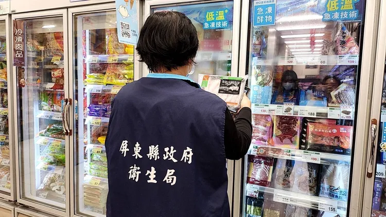 為確保台糖問題梅花豬產品已全面下架，屏縣府衛生局至市售端查核。縣府提供