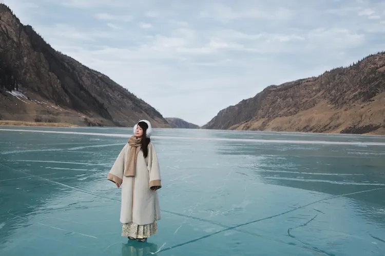 孟庭葦與美景合影。孟庭葦凍齡如昔。翻攝孟庭葦的月亮說話臉書粉絲團