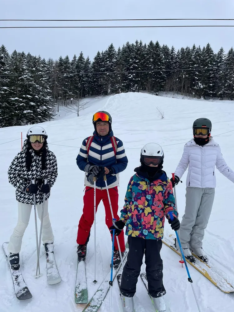 林熙蕾在前往時裝周前，先全家前往日本滑雪。林熙蕾提供