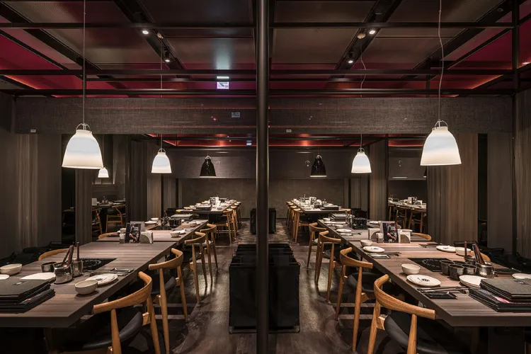 台北萬豪酒店「MIDTOWN中城廣場」二樓頂級鍋物品牌「食令．SHABU」。整體面積約百坪。業者提供