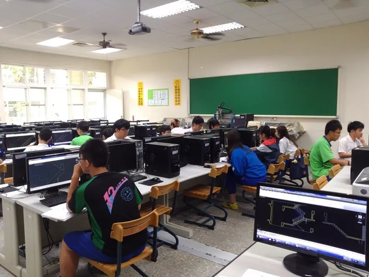 成大附屬南工設立「BIM數位建設科技應用實驗班」，113學年度開始招生。圖為該校建築科實習課程照片，取自成大南工網站