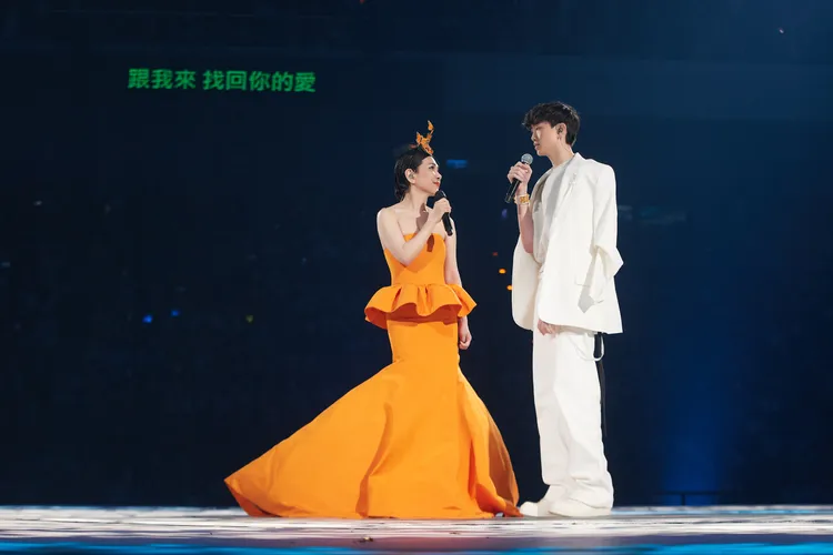 張清芳去年跟兒子在演唱會上同台。資料照片