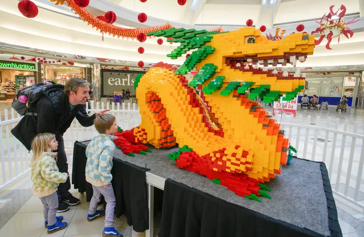 塞瑟的樂高龍會在商場中展示到25日摧毀。新華社