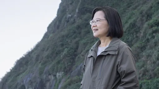 蔡英文IG追蹤破百萬！寵粉大玩《在路上》梗　台2線拍片祝國人走春平安