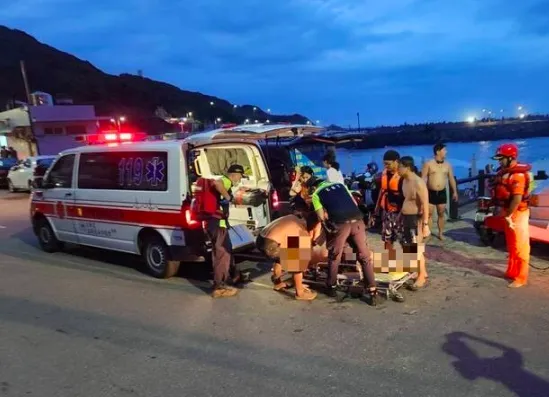 當天因離岸流接連導致3人不幸身亡。翻攝畫面