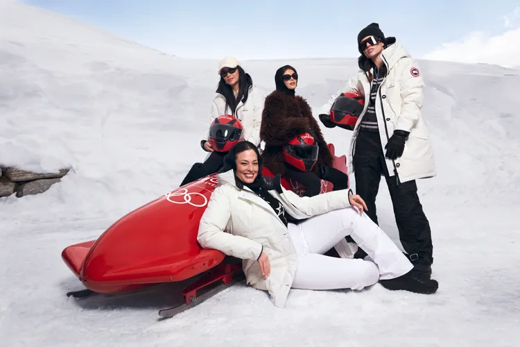 超模二代、品牌大使Kaia Gerber（後排中）也前往體驗。品牌提供