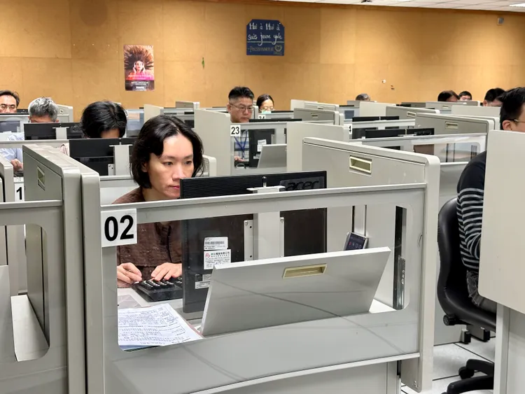 大考中心閱卷現場。王良博攝