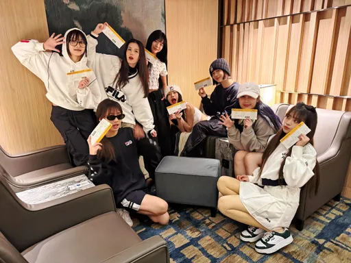 幻藍小熊進軍韓國當練習生 14歲團員淚灑機場上演十八相送