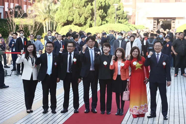 民眾黨8席立委。彭欣偉攝