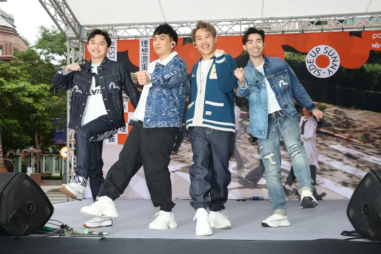 建廷（右起）說了想跟其他團員雞丁、可沛和阿哲「斷聯」1個月。莊宗達攝