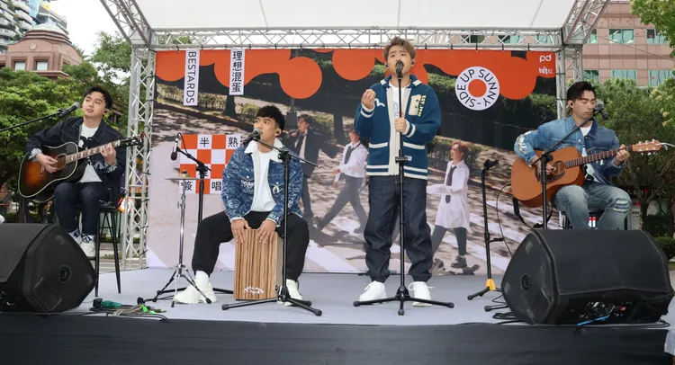 寒風中演唱超有誠意。莊宗達攝