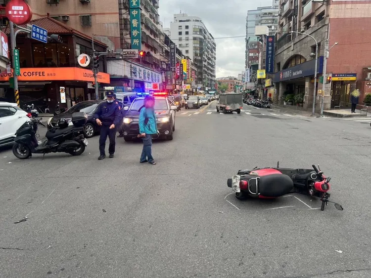 警方到場。翻攝畫面