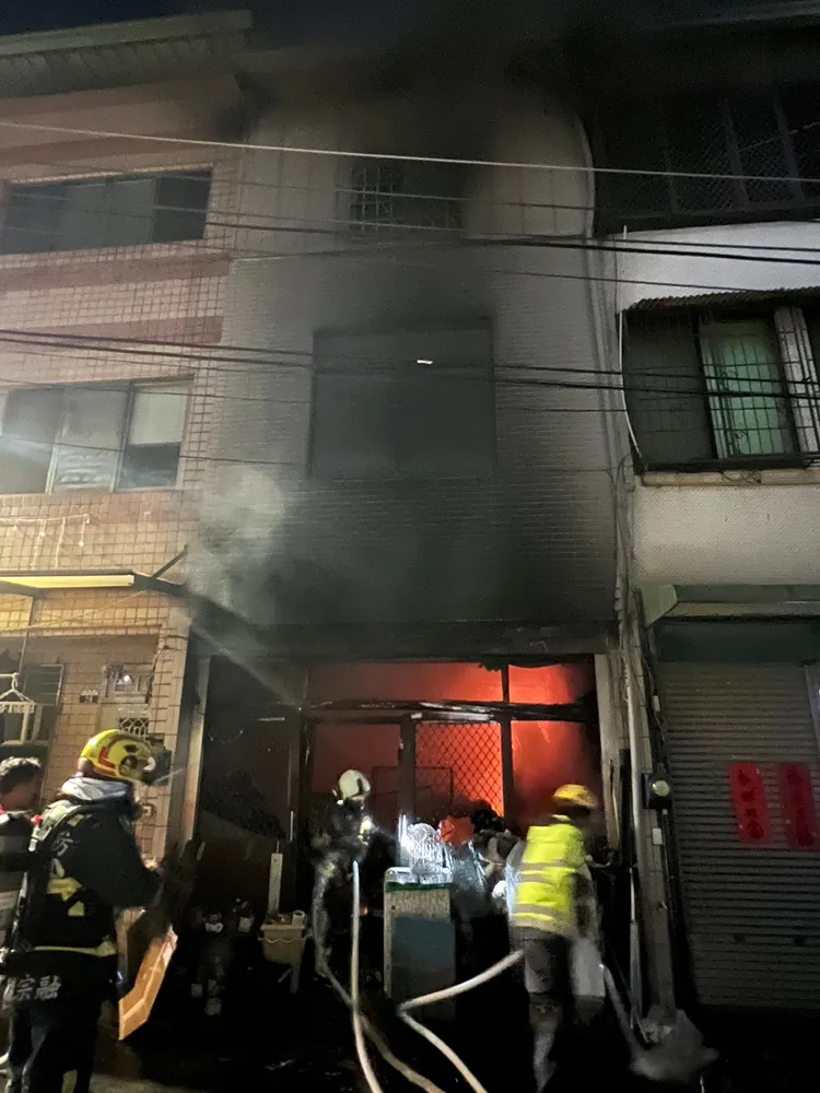 龍井區民宅火警，造成30多隻貓狗慘死。民眾提供