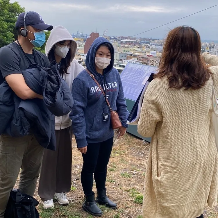 經哈瑪星登山街60巷歷史場域，旅客可穿越時空遇見歷史。翰品酒店提供