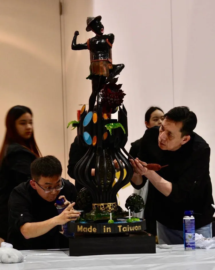 義守大學師生團隊透過廚藝方式傳達家鄉在地特色。義守大學提供