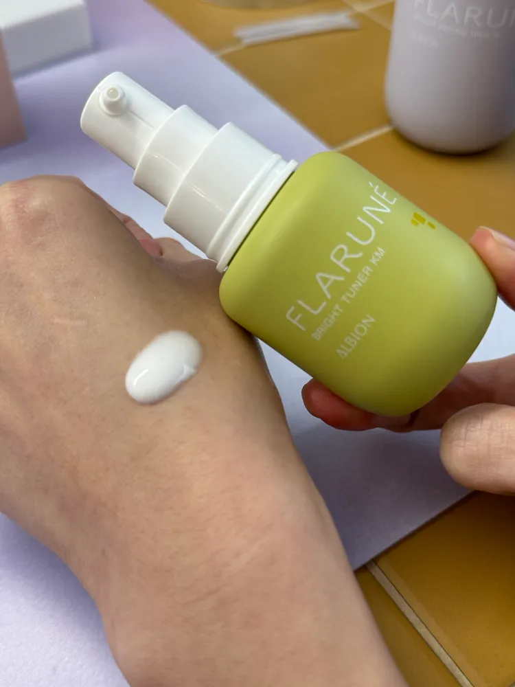 隨肌所選優白精華液質地。張家玲攝