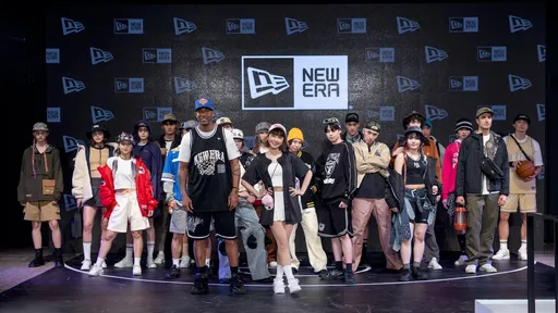 峮峮穿百褶裙俏麗上伸展台 與前NBA巨星走秀初體驗獻給NEW ERA