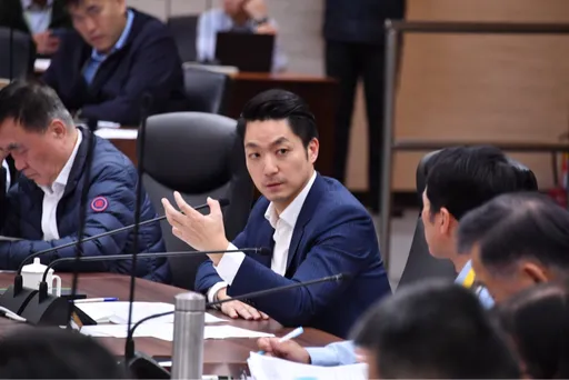 高嘉瑜指他得天独厚 蒋万安:民主社会都要努力争取认同