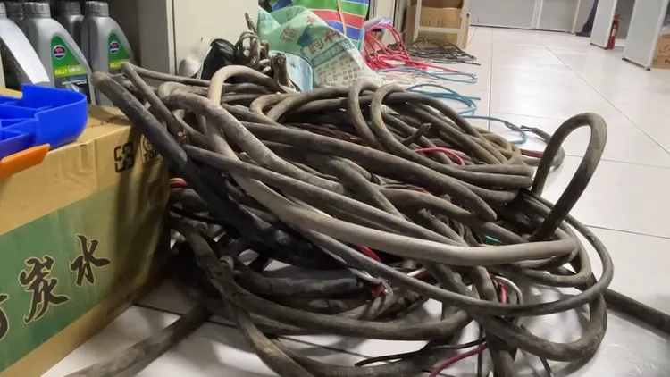 警方查扣遭竊電纜線。新湖分局提供