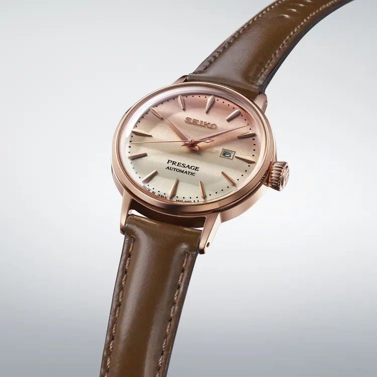 以粉紅色調展現出東京日落時的溫暖景致。品牌提供