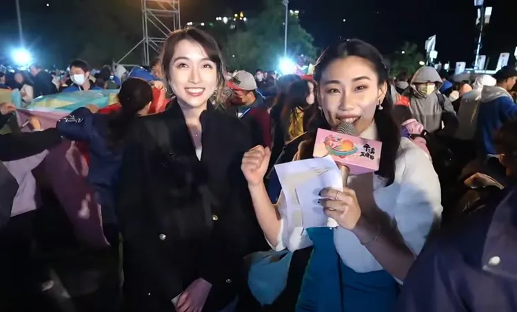 廣州正妹（左）特地從英國飛來參加活動。翻攝畫面