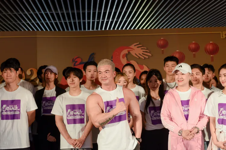 李沛旭（中）提起自己高中時是師大附中熱舞社的成員。凱渥提供