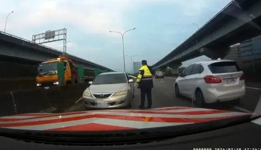 67歲男逆向衝國道!紅斑馬正面攔查 他一路跟著導航忘了怎麼上去