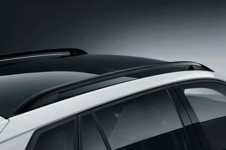 Kamiq 冠軍版外觀搭載了黑色車頂行李架。原廠照片